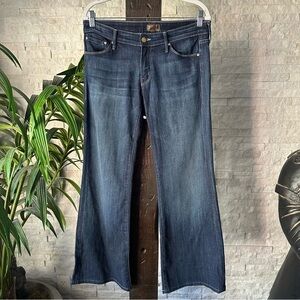 Mother Low Rise “The Wilder” Love Potion #9 Flare Jeans Size 30